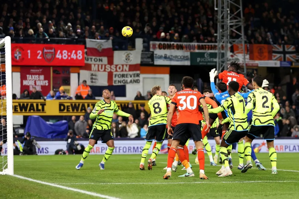 Luton Town mot Arsenal FC - Premier League' title='David Raya sier at den 'verste' kampen i karrieren hans var i Arsenal - mot et lag som nå ikke engang spiller Premier League-fotball