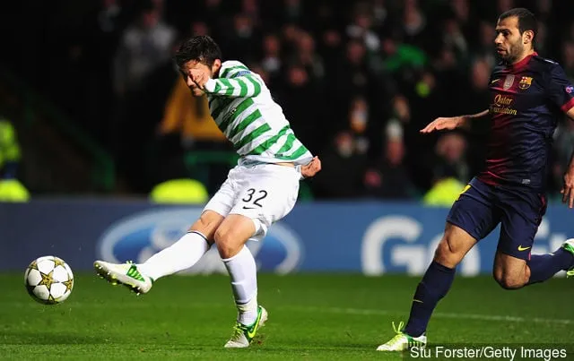 Celtic-spelaren Tony Watt (l) gör det andra målet som Barcelona-spelaren Javier Mascherano såg under UEFA Champions Leagues grupp G-match mellan Celtic och Barcelona på Celtic Park...' title='Ex-Hoops-stjärnan Tony Watt förklarar bisarra omständigheter som ledde till Celtic-debuten