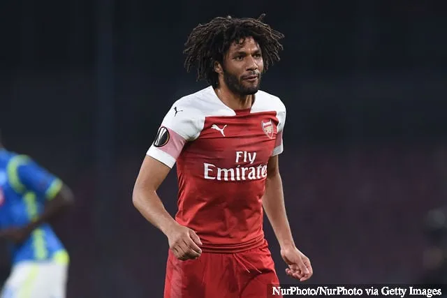 2019年4月18日、スタディオ・サン・パオロ・ナポリ・イタリアで行われたUEFAヨーロッパリーグ準々決勝セカンドレグ、SSCナポリ対アーセナルの試合中のアーセナルのモハメド・エルネニー。' title='ジルベルト・シウバ、アーセナルでヴィエイラに似た選手を一人挙げる