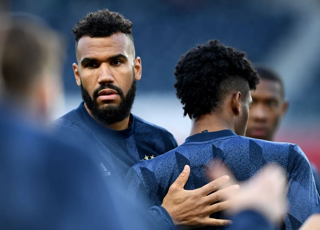 PARIS FRANKREICH – 13. APRIL: Eric Maxim Choupo-Moting vom FC Bayern München schaut vor dem UEFA Champions League-Viertelfinal-Rückspiel zwischen Paris Saint-Germain und dem FC Bayern München am 13 2021. April im Parc des Princes in Paris, Frankreich, zu. Sportstadien in ganz Frankreich unterliegen aufgrund der Coronavirus-Pandemie weiterhin strengen Beschränkungen, da staatliche Gesetze zur sozialen Distanzierung Fans den Zutritt zu Veranstaltungsorten verbieten, was dazu führt, dass Spiele hinter verschlossenen Türen ausgetragen werden. (Foto von Alexander Scheuber – UEFA/UEFA via Getty Images)' title='Wer ist der Agent von Eric Maxim Choupo-Moting? Die Drahtzieher hinter den Überraschungsmanövern des Stürmers