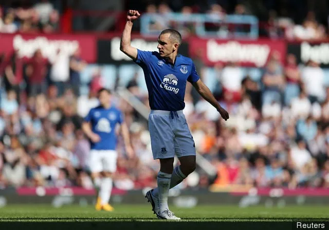 Leon Osman firar efter att ha gjort det första målet för Everton' title='Everton är inte längre People's Club-sprängningarna Tony Hibbert