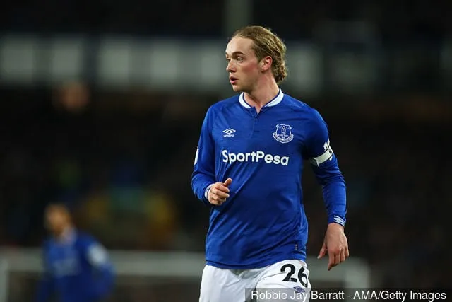 Tom Davies di Everton durante la partita della Premier League tra Everton FC e Manchester City al Goodison Park il 6 febbraio 2019 a Liverpool, Regno Unito.' title='I tifosi dell'Everton reagiscono su Twitter all'annuncio del contratto di Tom Davis