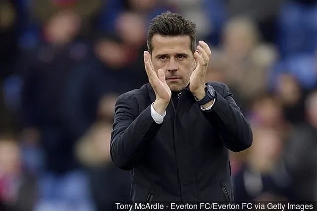 Marco Silva di Everton applaude i tifosi dopo la partita della Premier League tra Crystal Palace ed Everton FC a Selhurst Park il 27 aprile 2019 a Londra, Inghilterra.' title='I tifosi dell'Everton reagiscono su Twitter all'annuncio del contratto di Tom Davis
