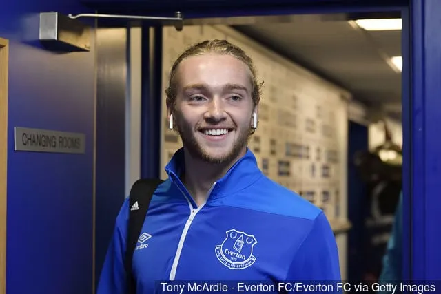 I tifosi dell'Everton reagiscono su Twitter all'annuncio del contratto di Tom Davis
