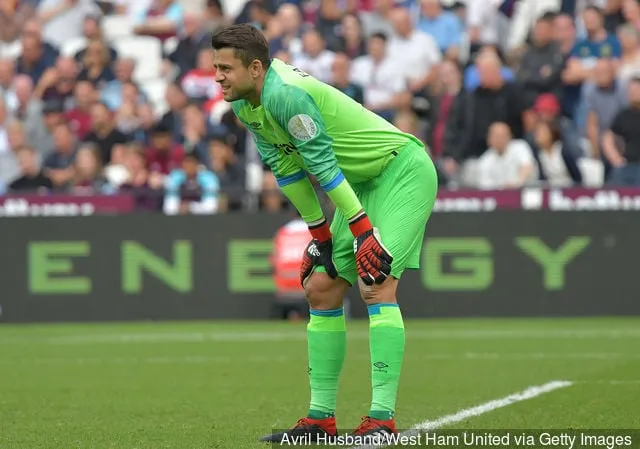 West Ham Unitedin Lukasz Fabianski eleillä Valioliigan ottelussa West Ham Unitedin ja AFC Bournemouthin välillä Lontoon stadionilla 18. elokuuta 2018 Lontoossa Iso-Britanniassa.' title='West Hamin maalivahti Lukasz Fabianskin ottelua edeltävä twiitti kostautuu