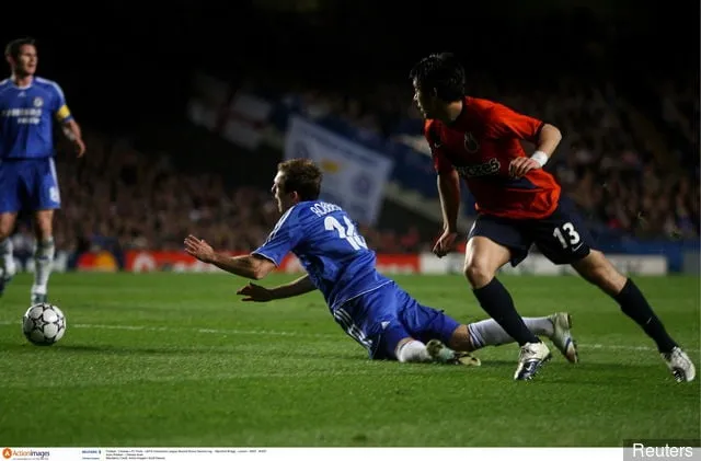 Робен дайвінг' title='Знакамітая пяцёрка на флопе ў футболе - найбуйнейшыя скачкі ў гульні