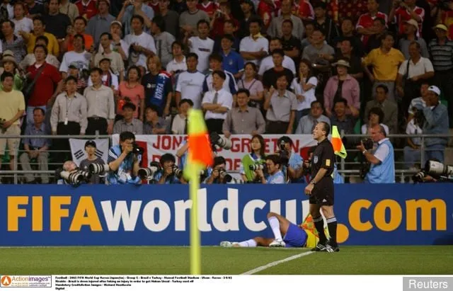 2002 Рывалда' title='Знакамітая пяцёрка на флопе ў футболе - найбуйнейшыя скачкі ў гульні