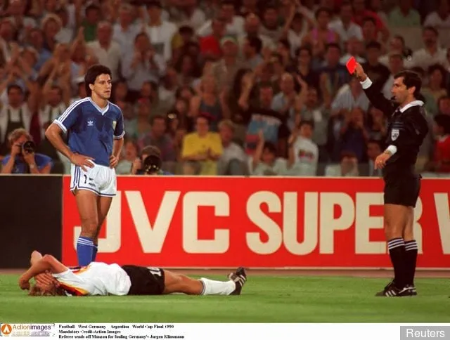 Фінал чэмпіянату свету па футболе Клінсмана 1990 года' title='Знакамітая пяцёрка на флопе ў футболе - найбуйнейшыя скачкі ў гульні