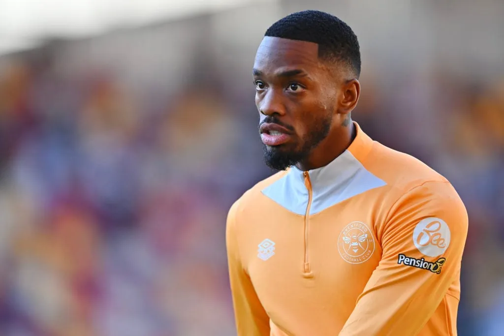 ビクター・オシムヘンの移籍が停滞する中、イヴァン・トニーがプロリーグ移籍を決定