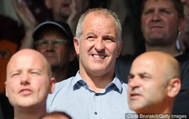 Ex-Wolverhampton Wanderers-speler Steve Bull kijkt toe vanaf de tribune tijdens de Sky Bet League One-wedstrijd tussen Shrewsbury Town en Wolverhampton Wanderers in Greenhous Meadow op...' title='Steve Bull geeft toe dat hij een raar gevoel heeft over Wolven