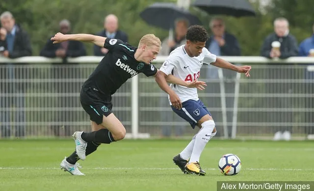 I tifosi del West Ham reagiscono su Twitter quando il difensore Alex Pike viene rilasciato