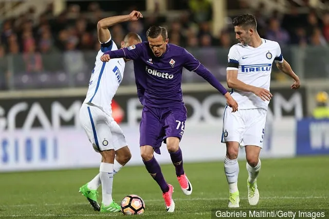 Josip Ilicic de l'ACF Fiorentina en action lors du match de Serie A entre l'ACF Fiorentina et le FC Internazionale au Stadio Artemio Franchi le 22 avril 2017 à Florence en Italie.' title='Trois ans après les liens avec Leeds United, Josip Ilicic est la star de la Serie A
