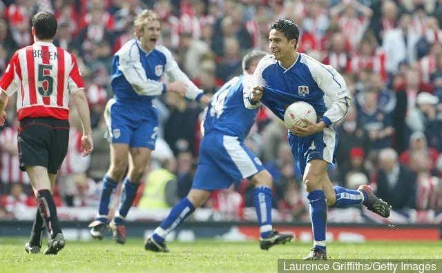Fans van Millwall reageren op Twitter op de jubileumtweet van de halve finale van de Tim Cahill FA Cup