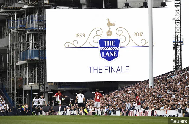 Паведамленне адлюстроўваецца падчас гульні 'Тотэнхэм Хотспур' - 'Манчэстар Юнайтэд'.' title='Віктар Ваньяма і Гары Кейн адпраўляюць паведамленні ў Twitter пасля фінальнай гульні на Уайт Харт Лэйн