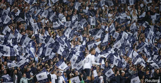 Тотэнхэм' title='Віктар Ваньяма і Гары Кейн адпраўляюць паведамленні ў Twitter пасля фінальнай гульні на Уайт Харт Лэйн