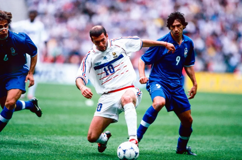La Coppa del Mondo FIFA 1998' title='Quanti Mondiali ha vinto Zinedine Zidane? Il record dell’icona della Francia