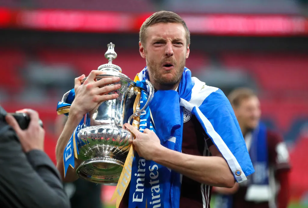 Jamie Vardy i Chelsea v Leicester City: Emirates FA Cup Final' title='Jamie Vardys lustiga svar på åtta ord när han frågades om hans Leicester-karriär närmar sig sitt slut