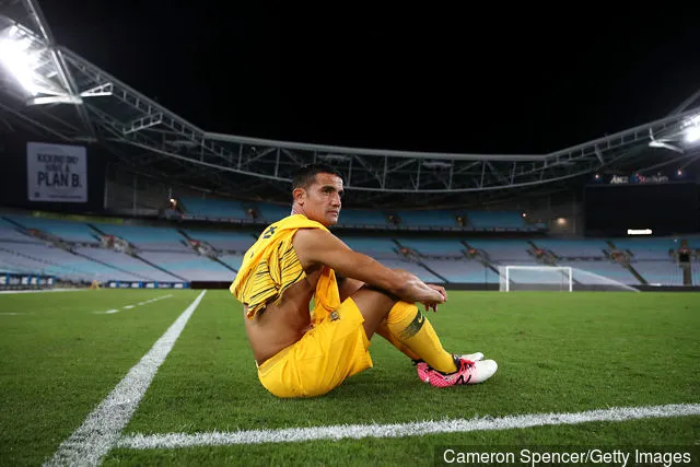 Az Everton szurkolói Tim Cahill előtt tisztelegnek az ausztrál hattyúdal után