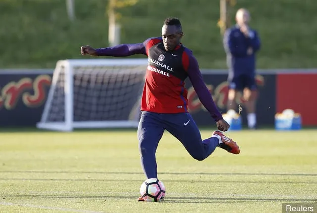 Angleterre' title='Jack Sullivan et Twitter réagissent alors que la star des Hammers, Antonio, est snobée pour l'ailier de Palace