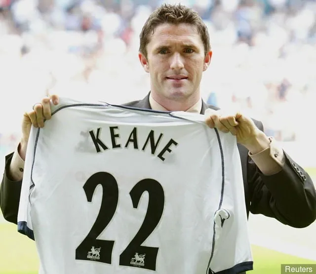 Робі Кін пасля падпісання кантракту з Тотэнхэмам' title='У гэты дзень: 2001 - Робі Кін натхняе 'Лідс' на перамогу над 'Лестэрам' у Кубку Лігі з лікам 6-0