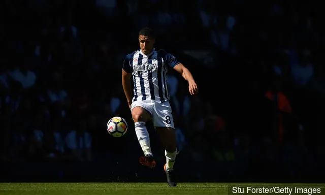 Le joueur WBA Jake Livermore en action lors du match de Premier League entre West Bromwich Albion et Tottenham Hotspur aux Hawthorns le 5 mai 2018 à West Bromwich en Angleterre.' title='Jake Livermore a une théorie intéressante sur la raison pour laquelle West Brom pourrait avoir le dessus sur Leeds