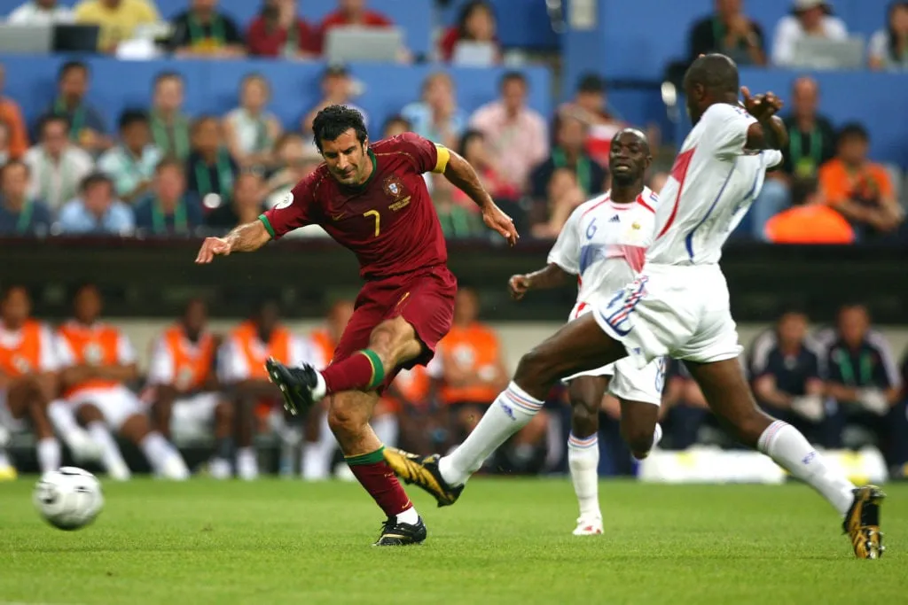 Football - Coupe du Monde FIFA 2006 - Demi-finales - France contre Portugal' title='Combien de Coupes du monde Luis Figo a-t-il remportées ? Le palmarès d'une icône du Portugal exploré