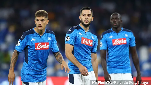 Giovanni Di Lorenzo Kostantinos Manolas ja Napolin Kalidou Koulibaly UEFA:n Mestarien liigan ryhmän E ottelussa SSC Napoli - Liverpool Fc San Paolo -stadionilla Napolissa Italiassa...' title='Carlo Ancelotti osoittaa kunnioitusta 'mahtavalle' Liverpoolille Napoli-ottelun jälkeen