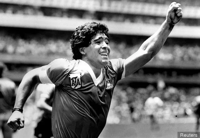 Diego Maradona fejrer mod England 1986' title='På denne dag - 1986 - fratager Maradonas hånd af Gud-mål England