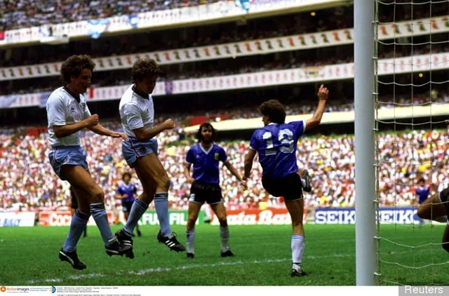 England' title='På denne dag - 1986 - fratager Maradonas hånd af Gud-mål England