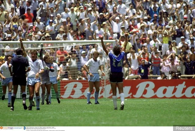 På denne dag - 1986 - fratager Maradonas hånd af Gud-mål England