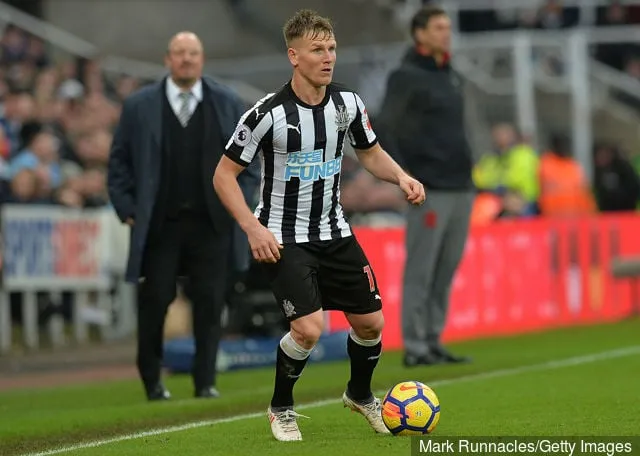 Matt Ritchie (Newcastle) akcióban a Newcastle United–Southampton Premier League-mérkőzésen a St. James Parkban 2018. március 10-én, a Newcastle upon Tyne Englandben.' title='Matt Ritchie távozása aggasztóbb lehet a Newcastle United számára, mint elsőre gondolták