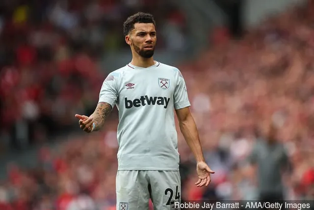 Раян Фрэдэрыкс з «Вэст Хэм Юнайтэд» падчас матчу Прэм'ер-лігі паміж ФК «Ліверпуль» і «Вест Хэм Юнайтэд» на «Энфілдзе» 12 жніўня 2018 г. у Ліверпулі, Вялікабрытанія.' title='Абаронца Вест Хэма Раян Фрэдэрыкс прызнаўся ў Тотэнхэме