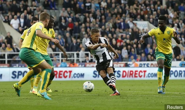 Dwight Gayle marca el cuarto gol del Newcastle United' title='El asombroso ascenso de Dwight Gayle desde fuera de la liga a Newcastle