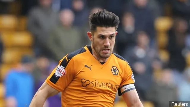 Danny Batth dice que lleva los lobos en la sangre después de extender su estadía