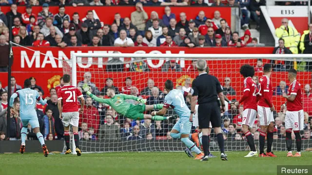 Dimitri Payet erzielt per Freistoß das zweite Tor für West Ham' title='Dimitri Payet spricht über die erstaunliche Freistoßfähigkeit von West Ham und Frankreich