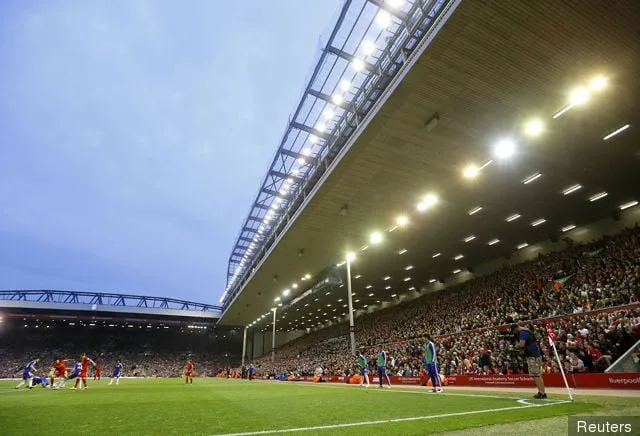 Vue générale pendant le match - Anfield Liverpool' title='Les fans de Liverpool impressionnés par le dévoilement de la tribune principale d'Anfield