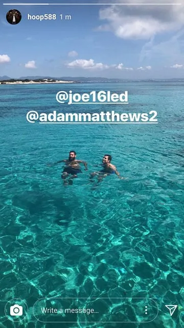 Hooper Holiday Instagram' title='Канікулы Гэры Хупера ў Шэфілд Уэнсдэй з былымі таварышамі па камандзе «Селтык» Джо Ледлі і Адамам Мэцьюзам