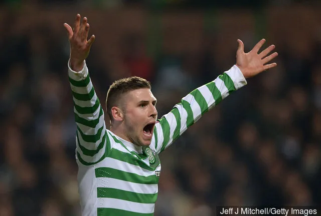 Sheffield Wednesdayn Gary Hooper lomailee entisten Celtic-joukkuetovereiden Joe Ledleyn ja Adam Matthewsin kanssa