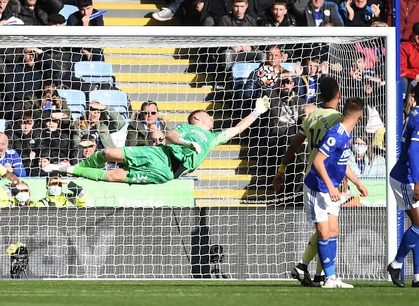 Ramsdale redde Arsenal' title=''Det ser du ikke på tv': Lee Dixon imponerede over, hvad Arsenal-spilleren gør uden for bolden