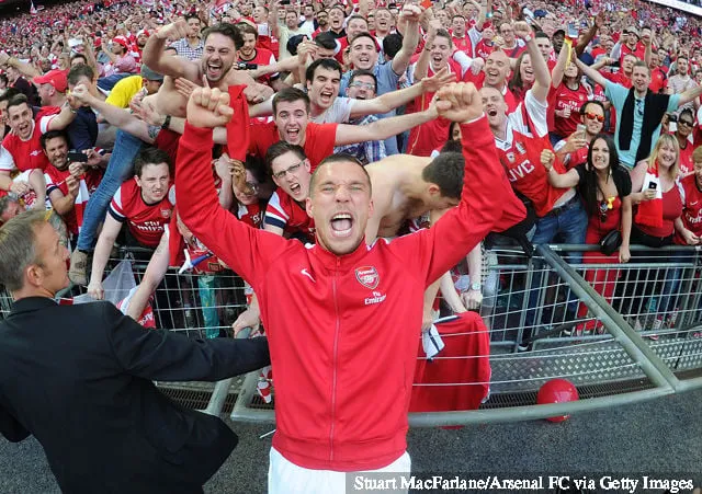 Lukas Podolski ger sin dom över Arsenal under Mikel Arteta