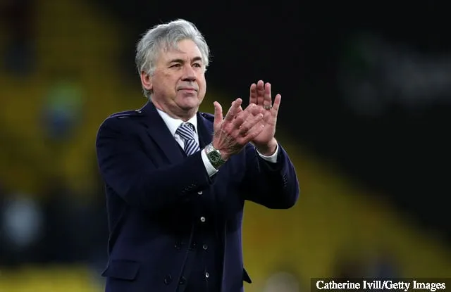 Carlo Ancelotti manager for Everton klapper efter Premier League-kampen mellem Watford FC og Everton FC på Vicarage Road den 1. februar 2020 i Watford Storbritannien.' title='Rapport: Gremios Everton Soares er ikke på Evertons sommerkortliste
