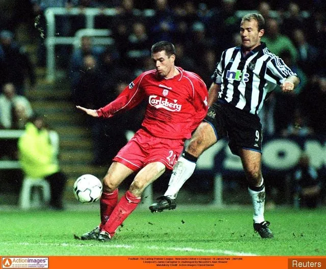 Jamie Carragher se défend contre Alan Shearer' title='Vidéo : Où est maintenant l’équipe gagnante de la Ligue des champions 2005 de Liverpool ?