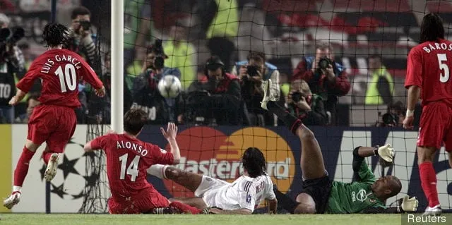 Milan Baros à Liverpool' title='Vidéo : Où est maintenant l’équipe gagnante de la Ligue des champions 2005 de Liverpool ?