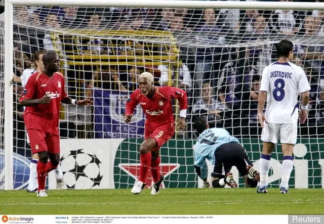 Djibril Cissé - Liverpool célèbre son but du 0-1 contre Anderlecht' title='Vidéo : Où est maintenant l’équipe gagnante de la Ligue des champions 2005 de Liverpool ?