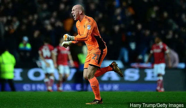 John Ruddy fra Wolves feirer mens Ryan Bennett fra Wolverhampton Wanderers (ikke avbildet) scorer lagenes vinnermål under Sky Bet Championship-kampen mellom Bristol City og...' title='Norwich City-fansen reagerer på Twitter når John Ruddy blir erstattet av Wolves