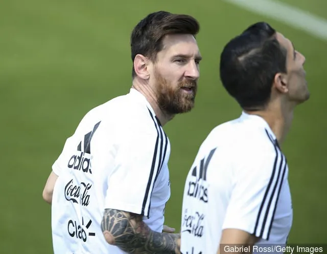 (R-L) Angel Di Maria från Argentina och Lionel Messi från Argentina värmer upp under ett träningspass på Stadium of Syroyezhkin Sports School den 27 juni 2018 i Bronnitsy Ryssland.' title='7 yngsta spelare vid VM 2006: Var är de nu?