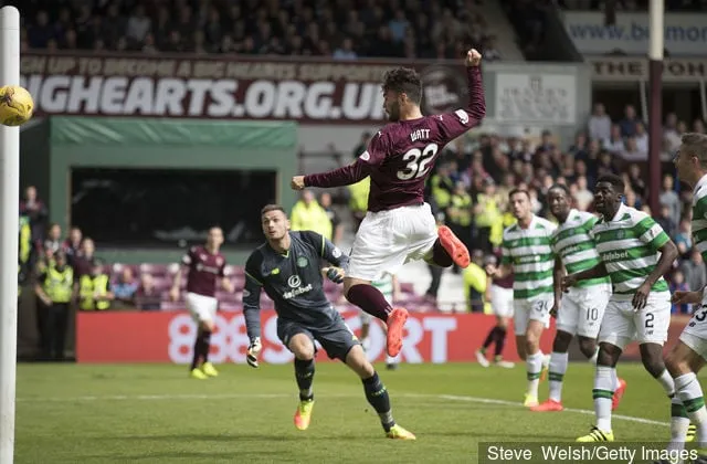 Tony Watt von Hearts verpasst beim Ladbrokes Scottish Premiership-Spiel zwischen Hearts und Celtic am 7. August 2016 in Glasgow Edinburgh eine Chance auf ein Tor.' title='Celtic-Ikone Tony Watt ist im Alter von 24 Jahren auf der Suche nach dem zehnten Verein seiner Karriere