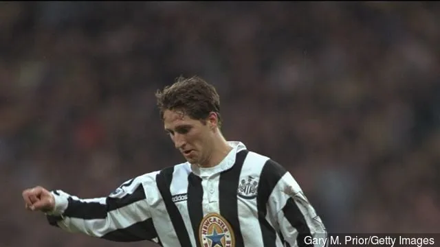 Robbie Elliott donne des conseils au manager de Newcastle, Rafa Benitez, sur Twitter