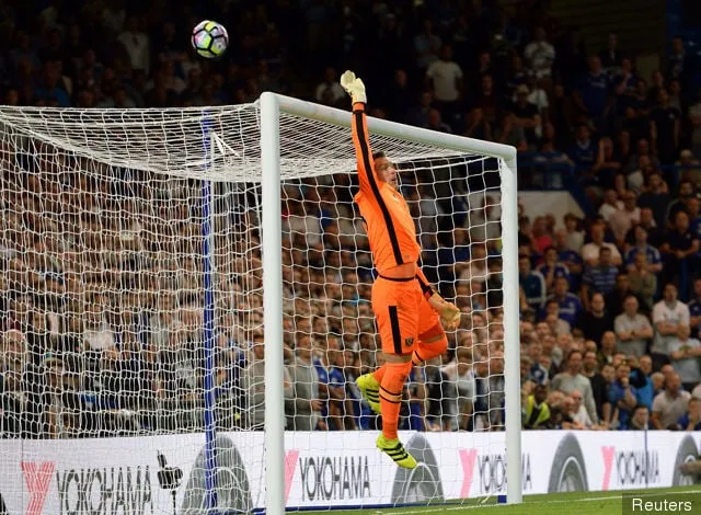 West Ham United' title='Le gardien de West Ham United, Adrian, réagit sur les réseaux sociaux au défi de Diego Costa