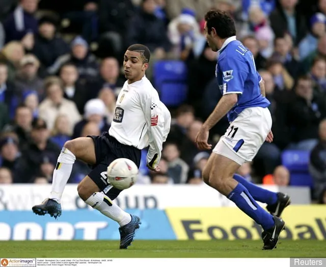 Aaron Lennon - Leeds United ottelussa Stan Lazaridista - Birmingham Cityä vastaan' title='Socceroosin parhaat: Kaikkien aikojen paras Australian joukkue